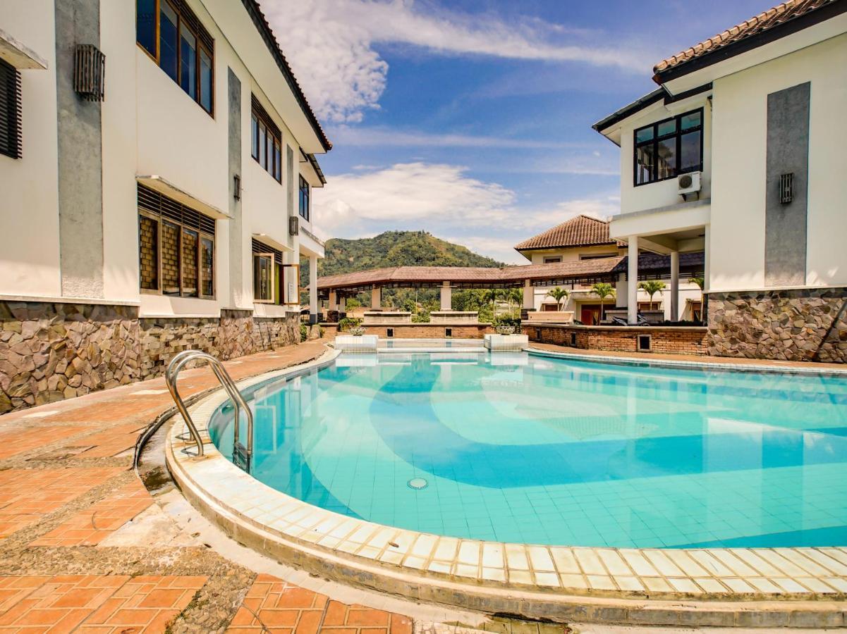 Oyo 3896 Villa Pesona Wisata Puncak سيانجور المظهر الخارجي الصورة